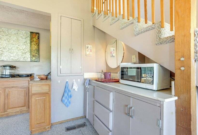 Auburn Cottage W/ Patios & Garden   3 Mi To Town!