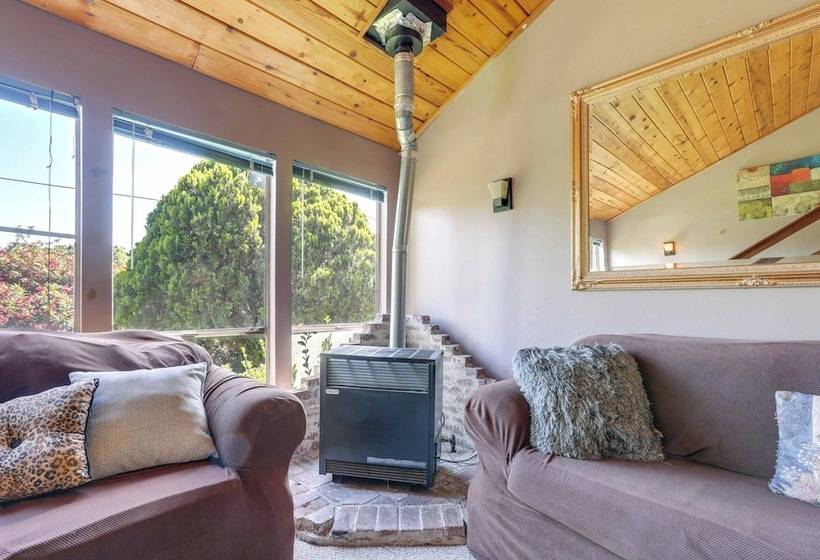 Auburn Cottage W/ Patios & Garden   3 Mi To Town!