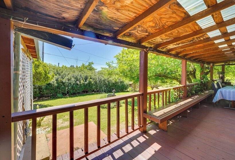 Auburn Cottage W/ Patios & Garden   3 Mi To Town!