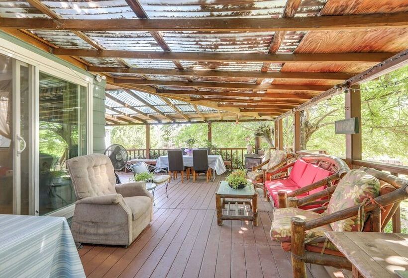 Auburn Cottage W/ Patios & Garden   3 Mi To Town!