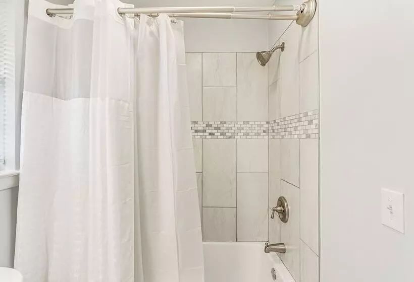 Brunswick Retreat W/ Patio & Grill, Near Beaches!