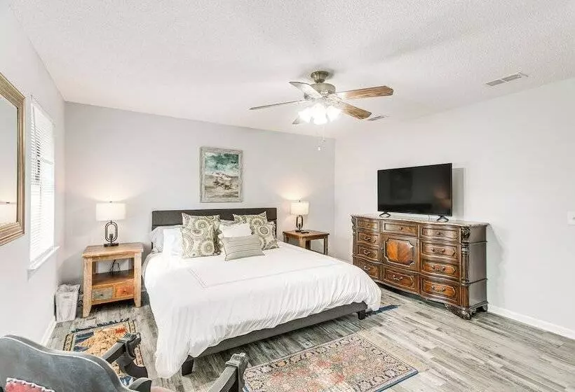 Brunswick Retreat W/ Patio & Grill, Near Beaches!