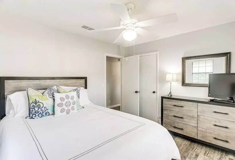 Brunswick Retreat W/ Patio & Grill, Near Beaches!