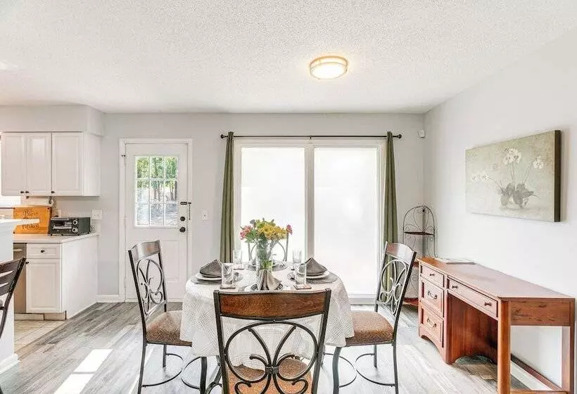 Brunswick Retreat W/ Patio & Grill, Near Beaches!