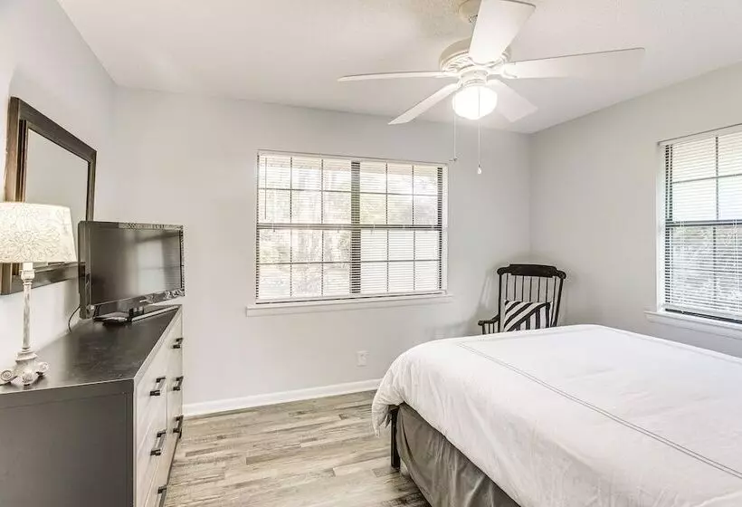 Brunswick Retreat W/ Patio & Grill, Near Beaches!