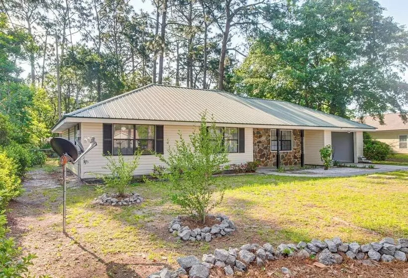 Brunswick Retreat W/ Patio & Grill, Near Beaches!