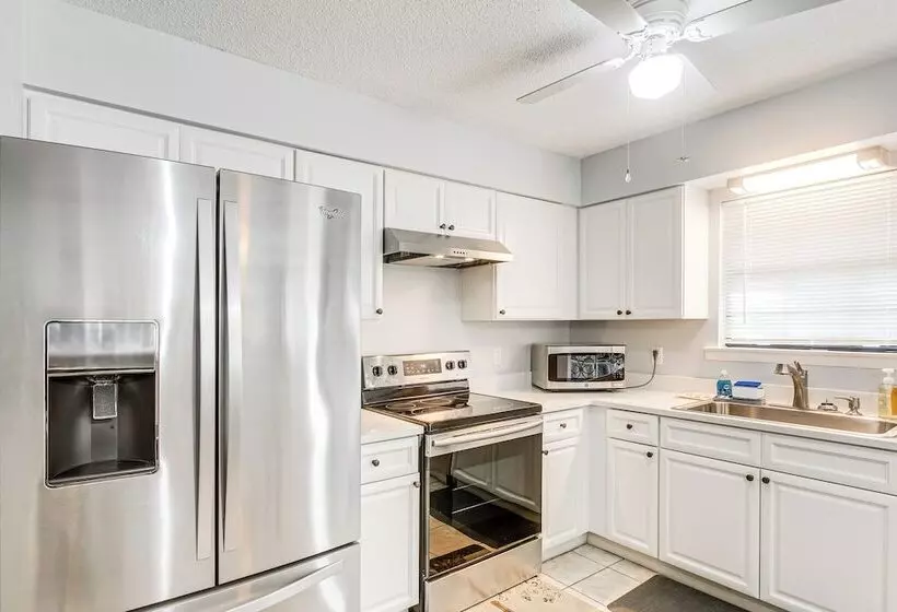 Brunswick Retreat W/ Patio & Grill, Near Beaches!