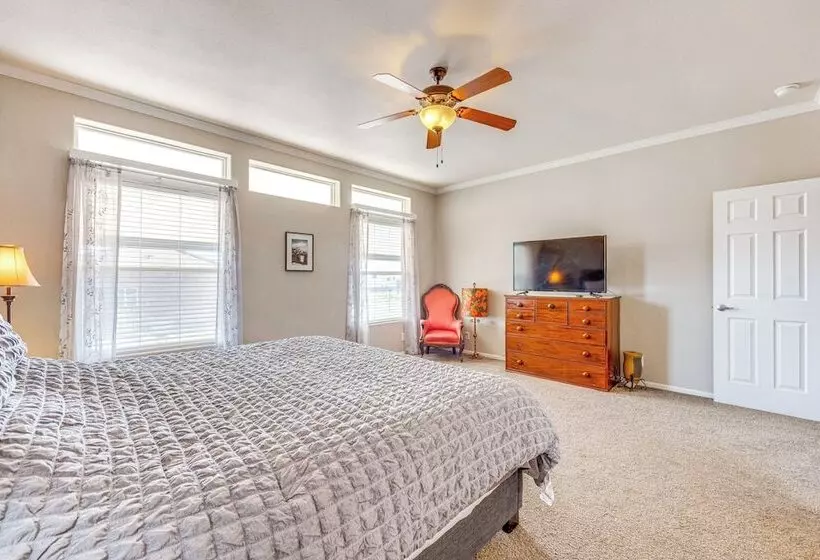Cañon City Home: Close To Hiking & Rafting!