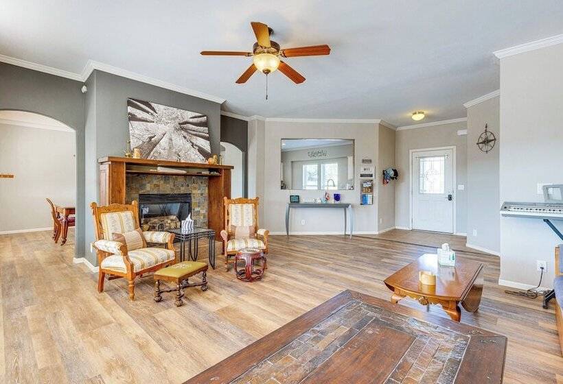 Cañon City Home: Close To Hiking & Rafting!