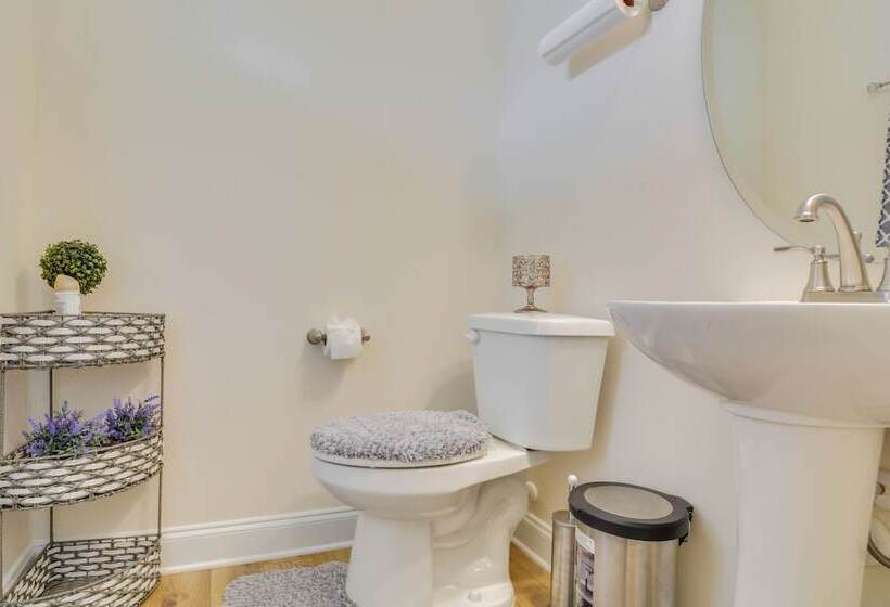 Charming Smithfield Home ~ 28 Mi To Raleigh!