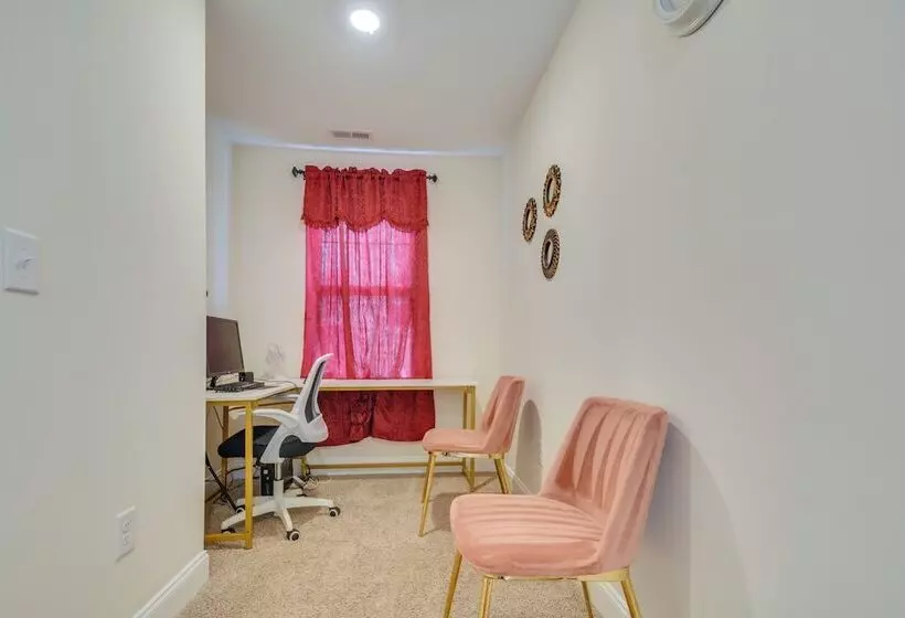 Charming Smithfield Home ~ 28 Mi To Raleigh!