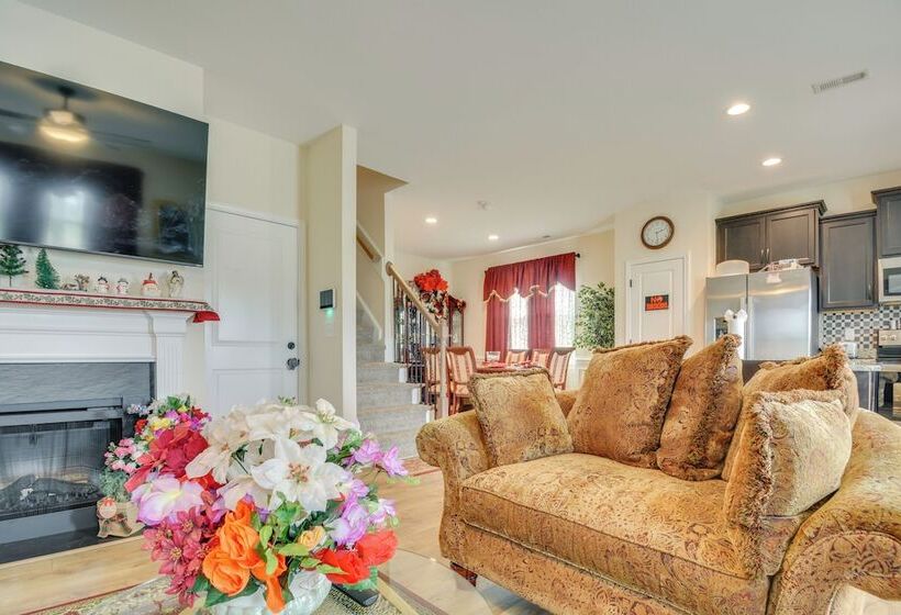 Charming Smithfield Home ~ 28 Mi To Raleigh!