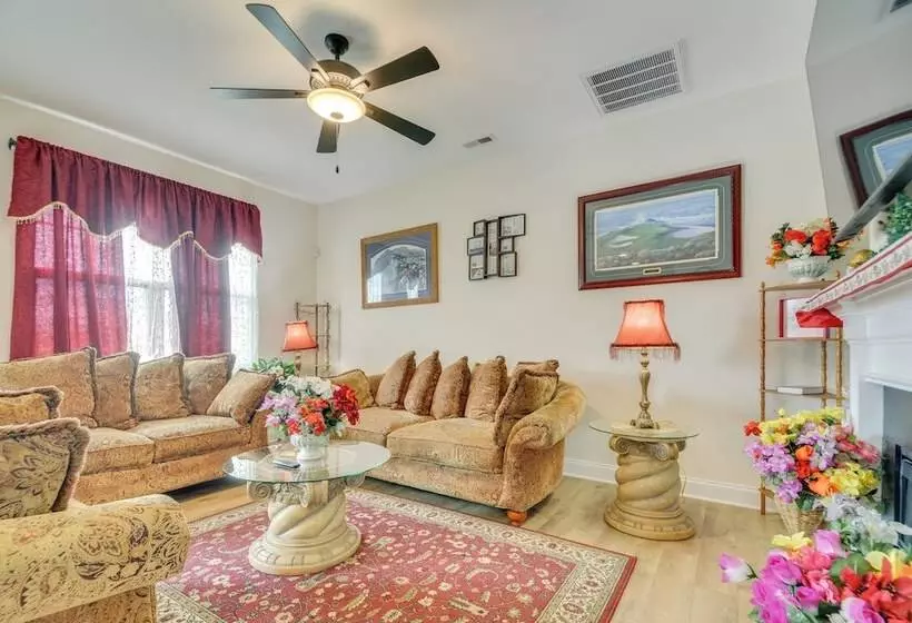 Charming Smithfield Home ~ 28 Mi To Raleigh!
