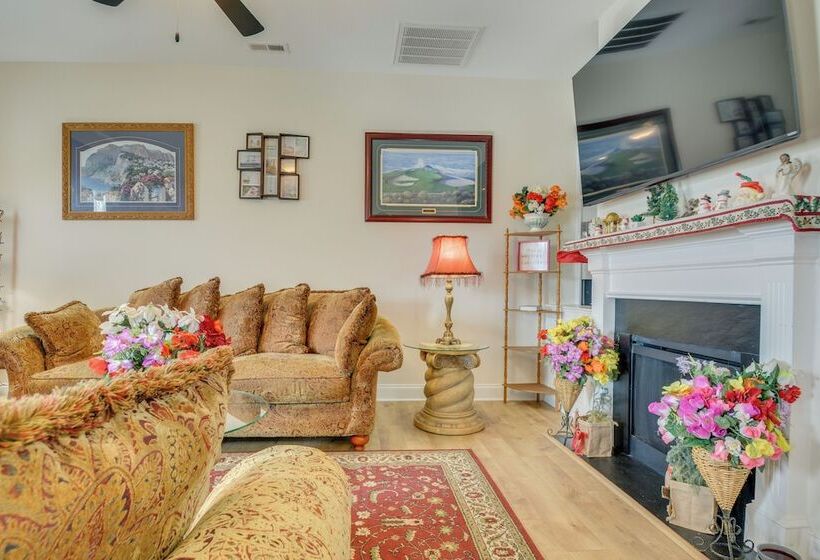 Charming Smithfield Home ~ 28 Mi To Raleigh!