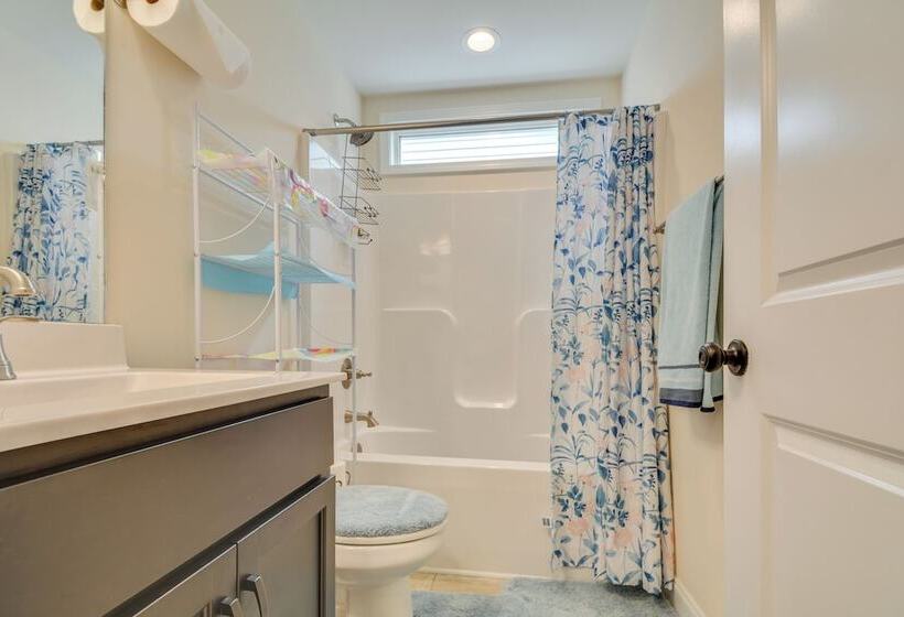 Charming Smithfield Home ~ 28 Mi To Raleigh!