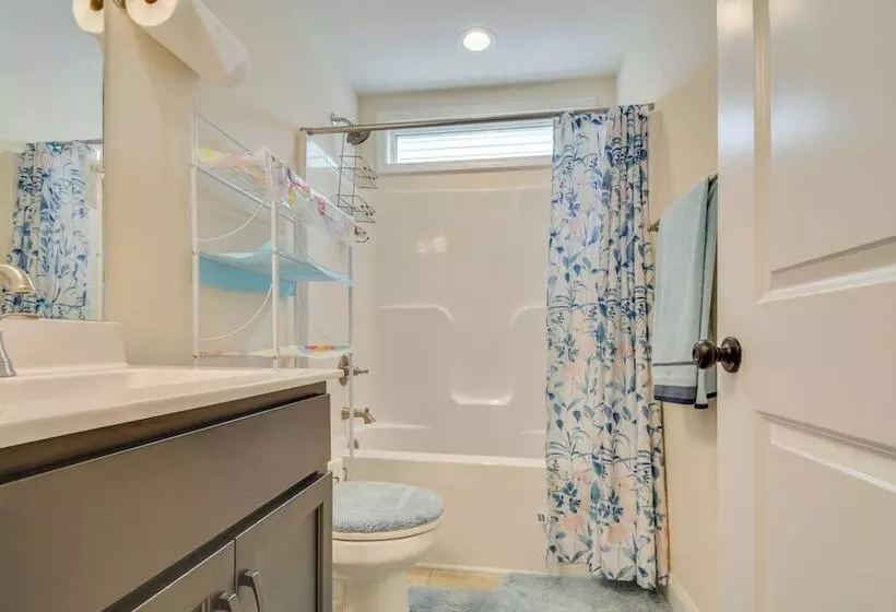 Charming Smithfield Home ~ 28 Mi To Raleigh!