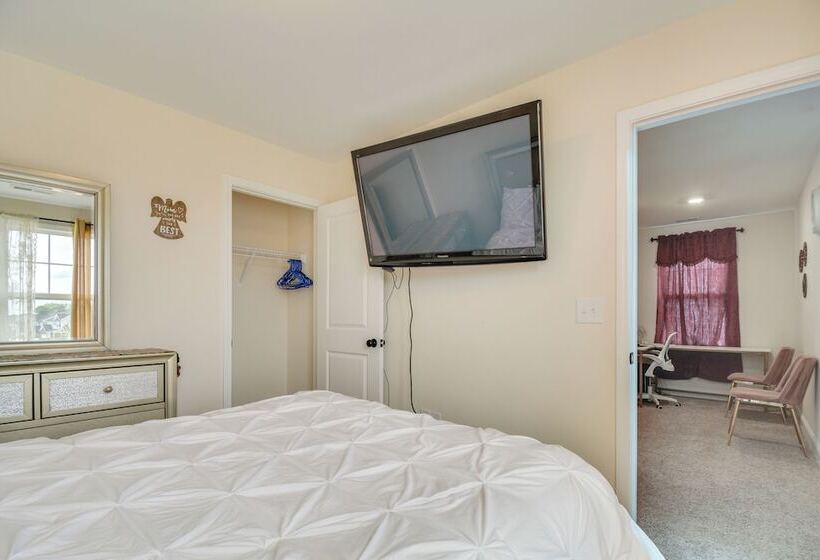 Charming Smithfield Home ~ 28 Mi To Raleigh!