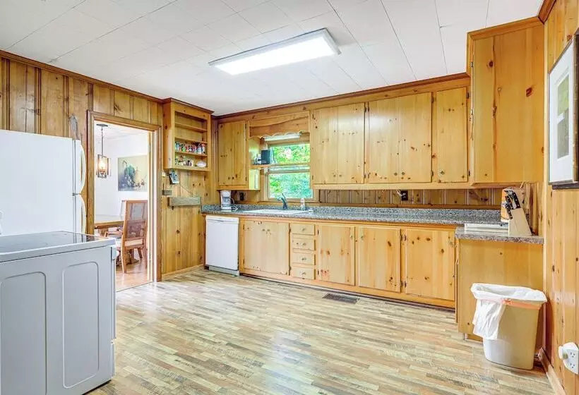 Charming Woodland Home, 12 Mi To Big Lazer Creek!