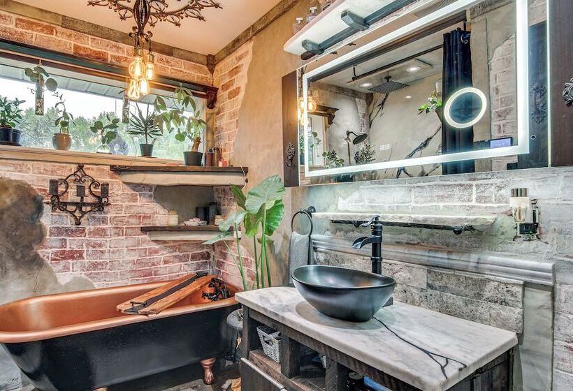 Chic Asheville House W/ Koi Pond: 5 Mi To Downtown