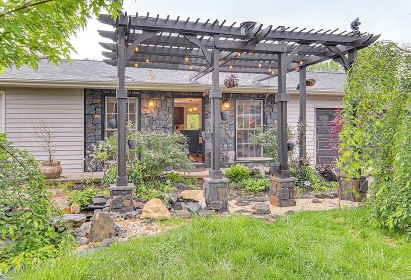 Chic Asheville House W/ Koi Pond: 5 Mi To Downtown