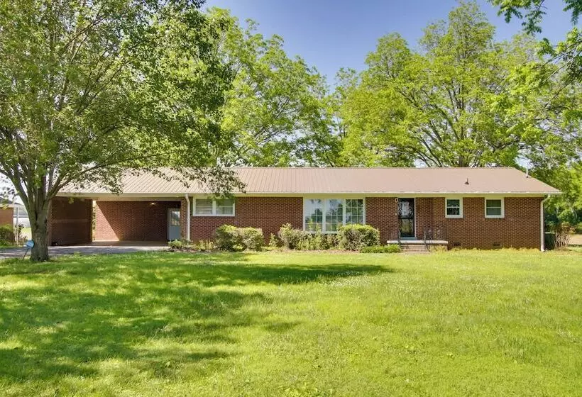 Dog Friendly Lexington Retreat: Step Free Access!