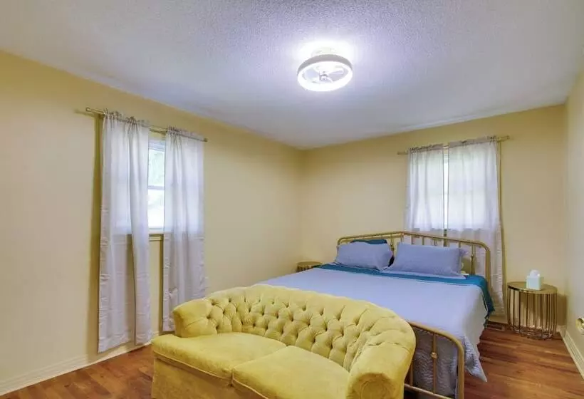 Dog Friendly Lexington Retreat: Step Free Access!