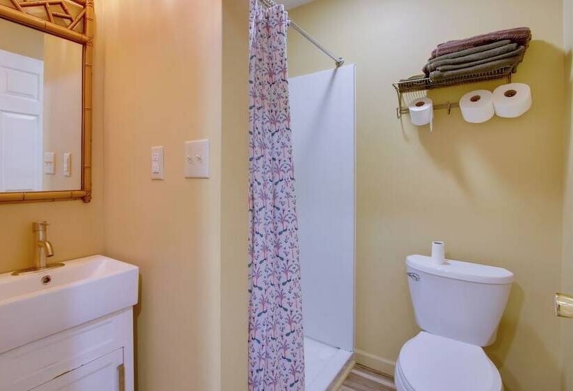 Dog Friendly Lexington Retreat: Step Free Access!