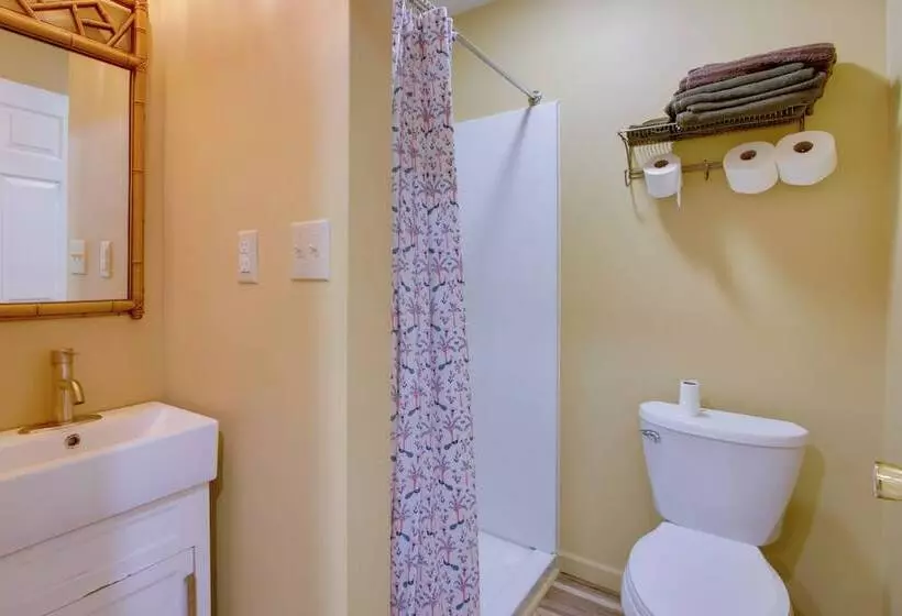 Dog Friendly Lexington Retreat: Step Free Access!