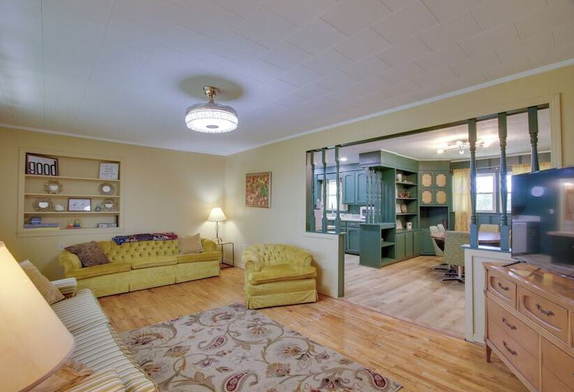 Dog Friendly Lexington Retreat: Step Free Access!