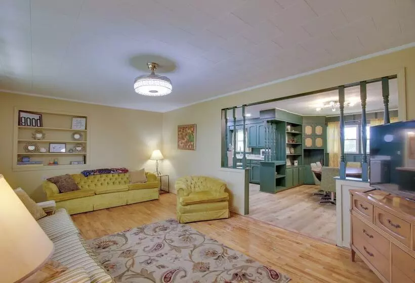 Dog Friendly Lexington Retreat: Step Free Access!