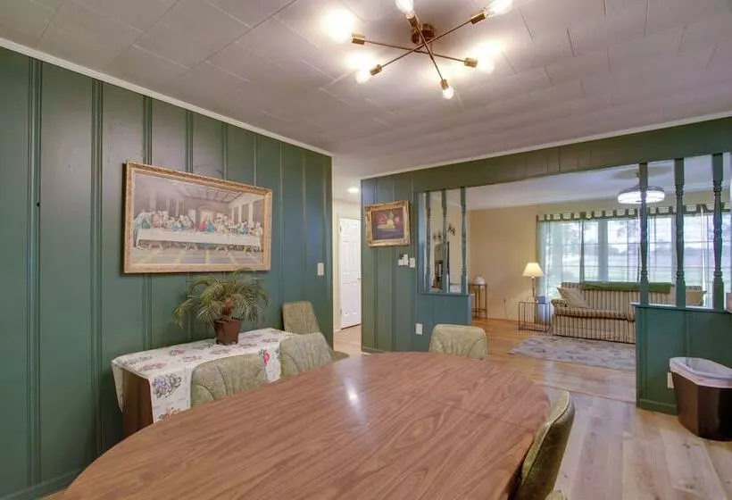 Dog Friendly Lexington Retreat: Step Free Access!