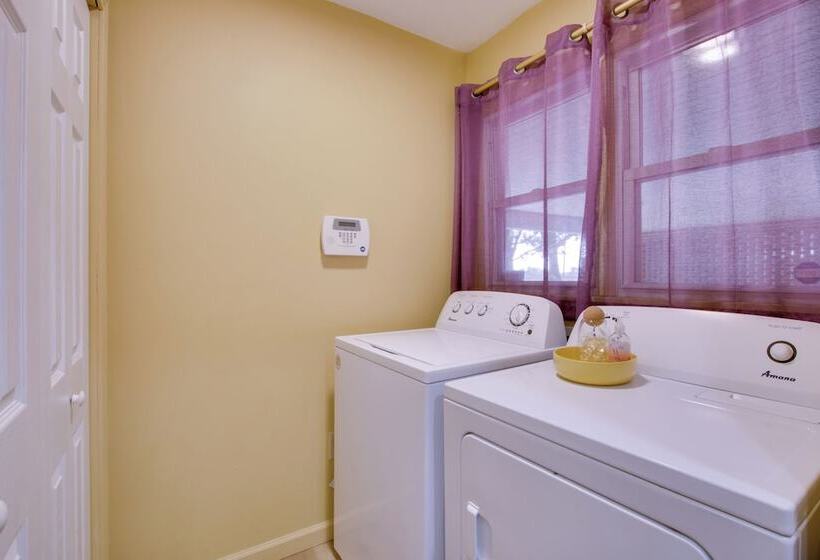 Dog Friendly Lexington Retreat: Step Free Access!