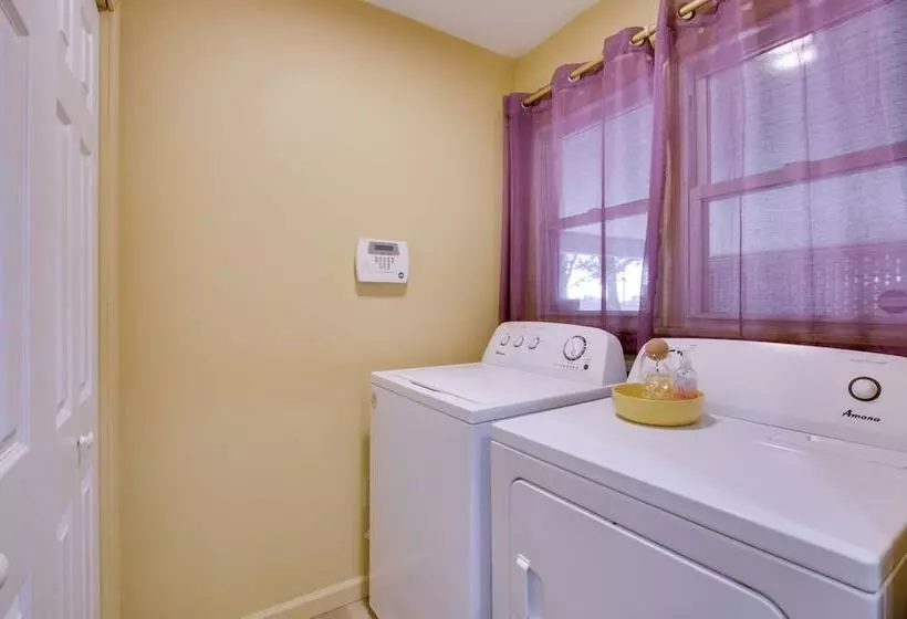 Dog Friendly Lexington Retreat: Step Free Access!