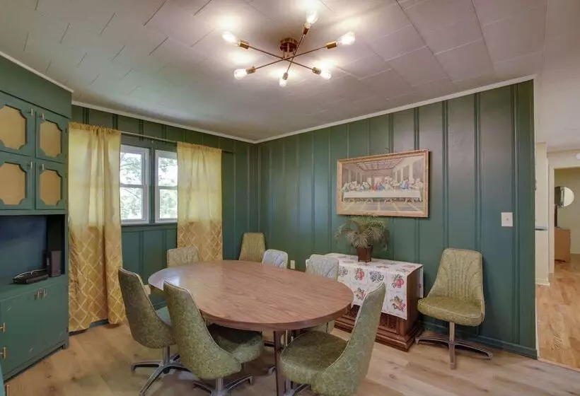 Dog Friendly Lexington Retreat: Step Free Access!