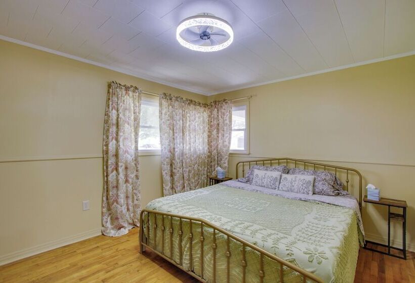 Dog Friendly Lexington Retreat: Step Free Access!