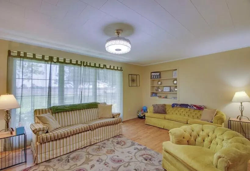 Dog Friendly Lexington Retreat: Step Free Access!