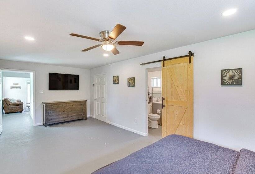 Granbury Home W/ Lake Views ~ 6 Mi To Boat Launch!