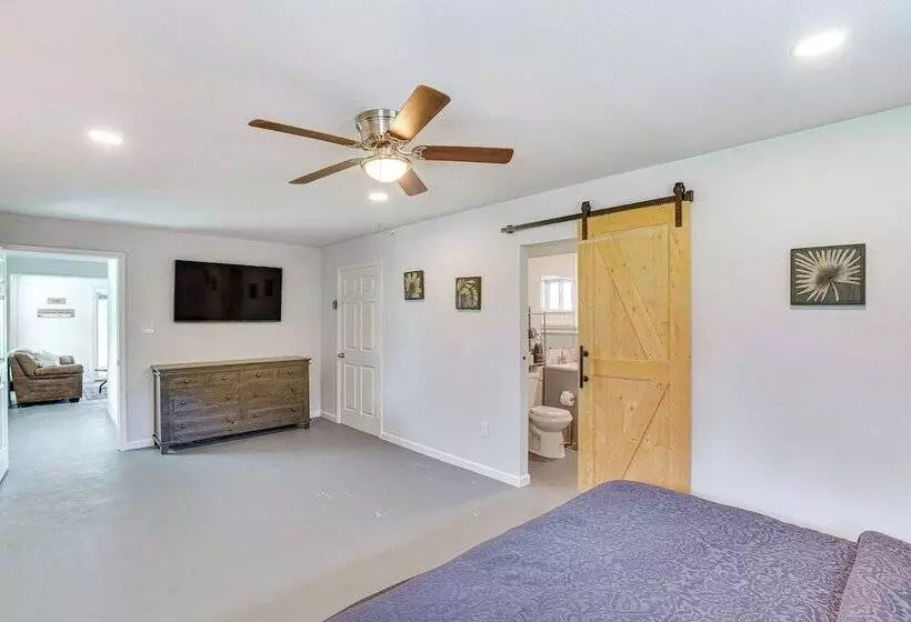 Granbury Home W/ Lake Views ~ 6 Mi To Boat Launch!