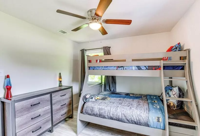 Granbury Home W/ Lake Views ~ 6 Mi To Boat Launch!