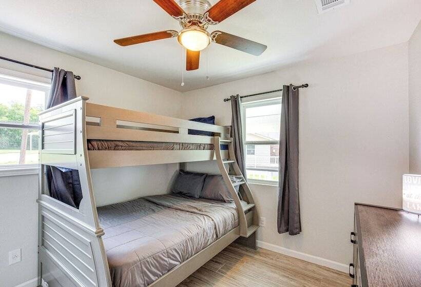 Granbury Home W/ Lake Views ~ 6 Mi To Boat Launch!