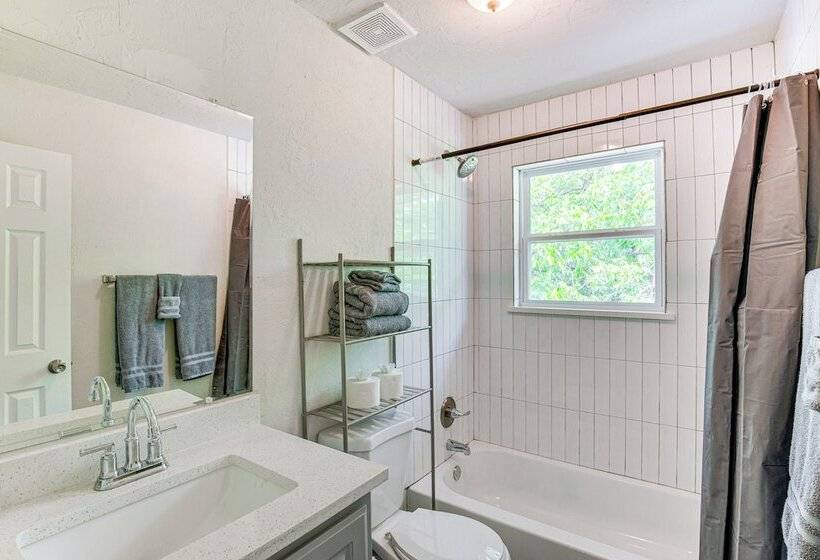 Granbury Home W/ Lake Views ~ 6 Mi To Boat Launch!