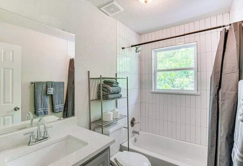 Granbury Home W/ Lake Views ~ 6 Mi To Boat Launch!