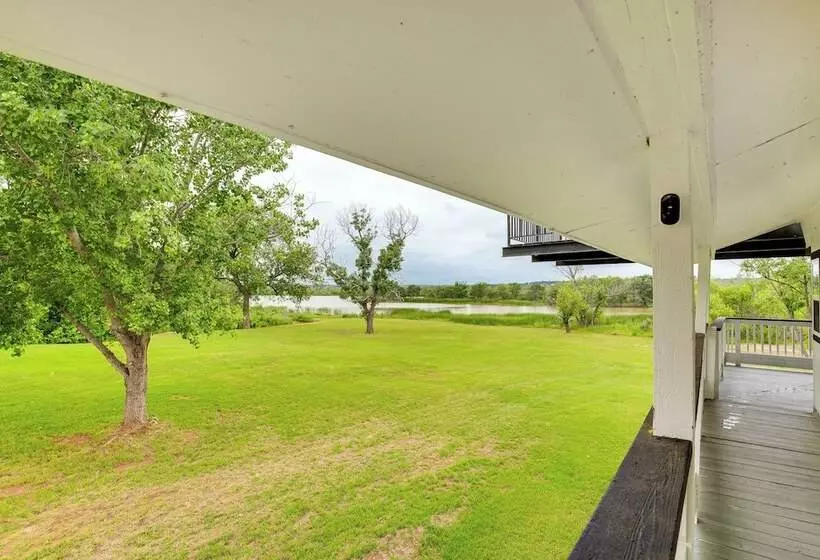 Granbury Home W/ Lake Views ~ 6 Mi To Boat Launch!