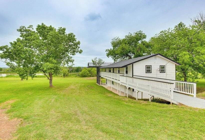 Granbury Home W/ Lake Views ~ 6 Mi To Boat Launch!