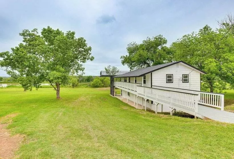 Granbury Home W/ Lake Views ~ 6 Mi To Boat Launch!