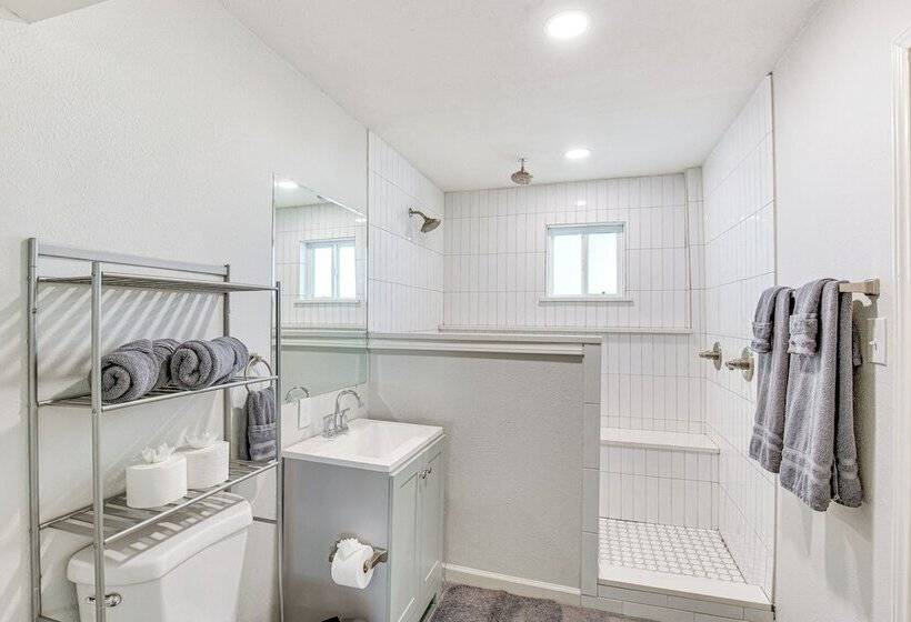 Granbury Home W/ Lake Views ~ 6 Mi To Boat Launch!