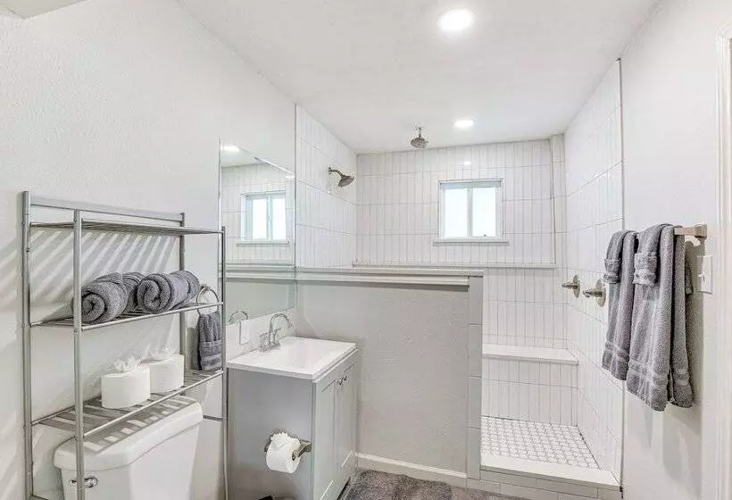 Granbury Home W/ Lake Views ~ 6 Mi To Boat Launch!