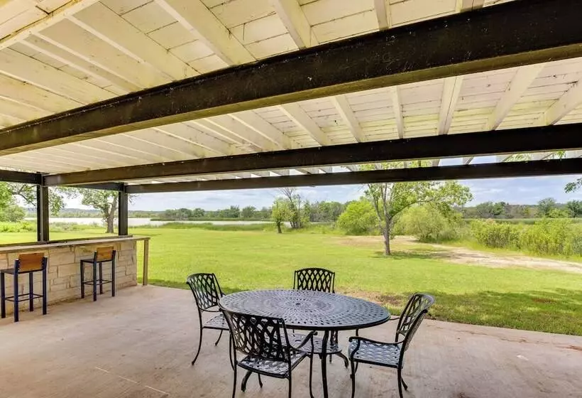 Granbury Home W/ Lake Views ~ 6 Mi To Boat Launch!