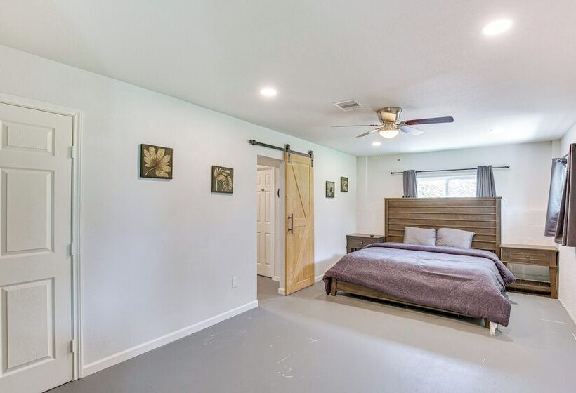 Granbury Home W/ Lake Views ~ 6 Mi To Boat Launch!