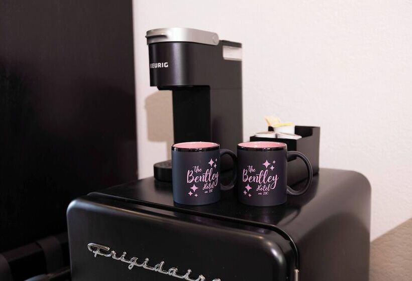 The Bentley Hotel Palm Room Hill Country View